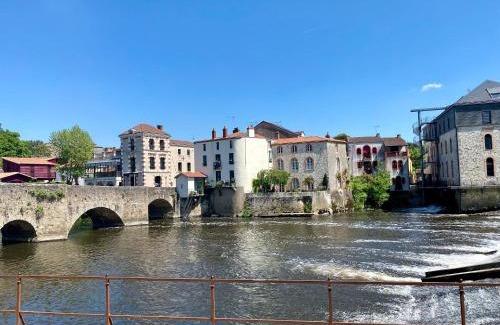 Clisson Apartment | Appartement atypique avec wifi au cœur de Clisson - FR-1-306-1310