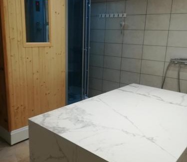 Voglans Apartment | appartement avec Jacuzzi hammam sauna privatisé au rez de chaussée ds maison à Voglans à 2 kilomètres du lac du bourget en Savoie entre Chambéry et Aix les Bains cure thermale