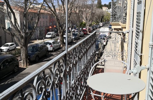 Hyeres City Centre Apartment | Appartement Avec Jardin . 5min à Pied du Centre Ville et Proche des Plages