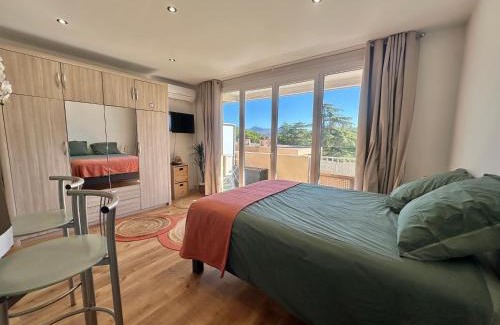 Carnoux-en-Provence Apartment | Appartement avec terrasse proche Cassis