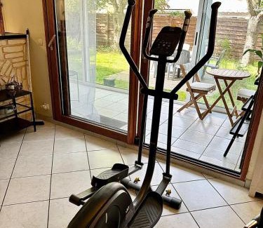 Les Aunettes Apartment | Appartement calme avec jardin proche de Paris