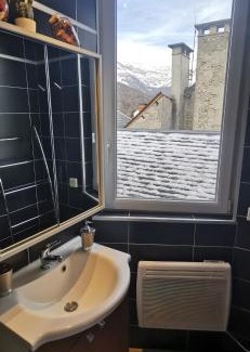 Argeles Gazost Apartment | Appartement cocooning avec vue sur les Pyrénées