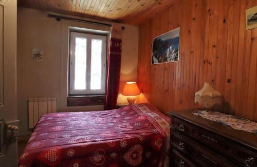 Areches Apartment | Appartement cosy 6 pers. avec balcon au village, proche parking et local à skis - FR-1-342-291
