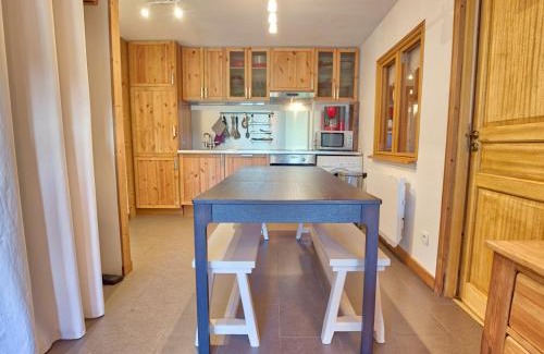 Crest-Voland Apartment | Appartement cosy au pied des pistes de Crest-Voland, proche centre village - FR-1-505-175