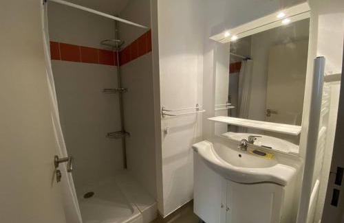 Cauterets Apartment | Appartement cosy Cauterets, télécabine, parking, Wi-Fi, 4 pers - FR-1-812-79