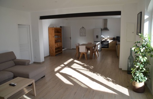Rasteau Apartment | Appartement Cosy de 120 m2 Situé à Rasteau . Animaux de Compagnie Acceptés