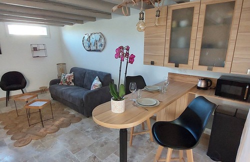 Cabrieres Apartment | Appartement Cosy Face à la Garrigue Dans un Village Gardois