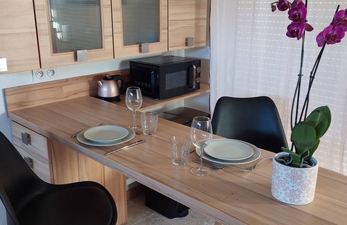 Cabrieres Apartment | Appartement Cosy Face à la Garrigue Dans un Village Gardois