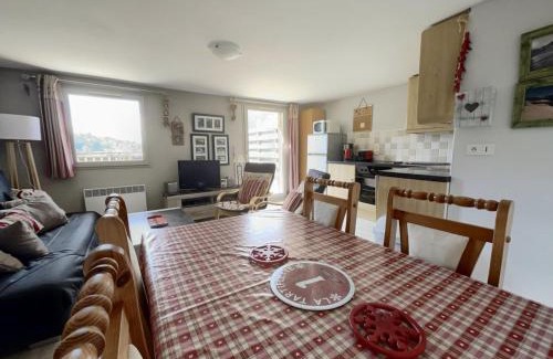 Les Carroz-d'Araches Apartment | Appartement cosy 4-5 pers avec Wi-Fi, parking, proche télécabine et commerces - FR-1-572-81