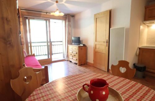 Areches Apartment | Appartement cosy T3 proche village et pistes pour 4 pers, équipé, casier à skis, ascenseur - FR-1-342-281