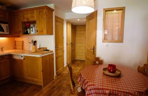 Areches Apartment | Appartement cosy T3 proche village et pistes pour 4 pers, équipé, casier à skis, ascenseur - FR-1-342-281