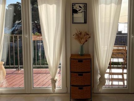 Le Pradet Apartment | Appartement cosy vue mer à 50 m de la plage - refait à neuf et climatisé