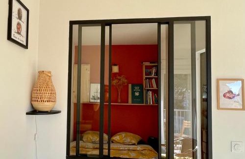 Le Pradet Apartment | Appartement cosy vue mer à 50 m de la plage - refait à neuf et climatisé