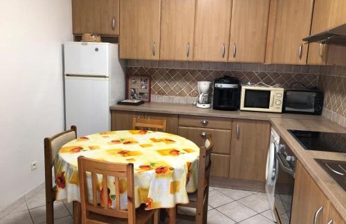 Les Mayons Apartment | Appartement dans grande maison privé climatisé