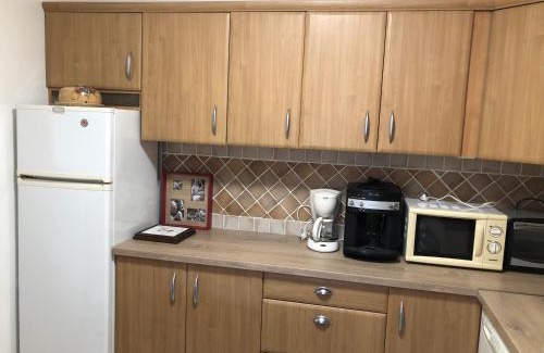 Les Mayons Apartment | Appartement dans grande maison privé climatisé