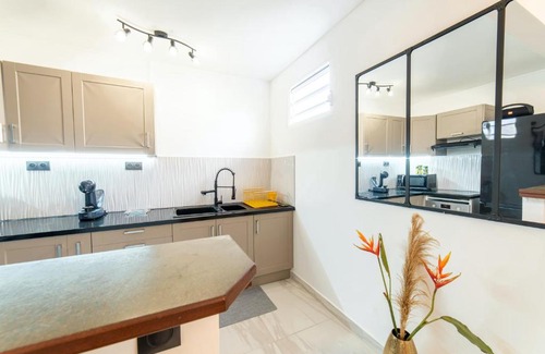 Schoelcher Apartment | Appartement de 2 chambres avec jardin clos et wifi a Schoelcher a 1 km de la plagetr