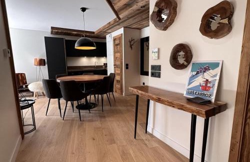 Les Carroz-d'Araches Apartment | Appartement de standing 3P au pied des pistes, terrase privée, parking, à 350m du centre-village - FR-1-572-294