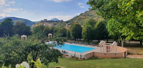 Montbrun-les-Bains Apartment | Appartement Duplex Rez Jardin