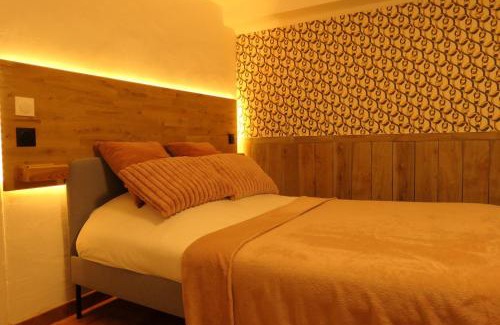 Isles-les-Villenoy Apartment | Appartement familial au bord de la Marne, jardin tropical , piscine, tennis, terrasse, parking gratuit proche Disneyland