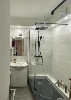 Saint-Cast-le-Guildo Apartment | Appartement St Cast centre ville 50 m de la plage