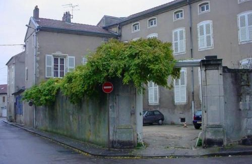 Toul Apartment | Appartement Historique au Centre de Toul, Proche Cathédrale, Tous Services Inclus - FR-1-584-74