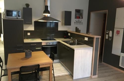 Givet Apartment | Appartement impeccable en centre ville