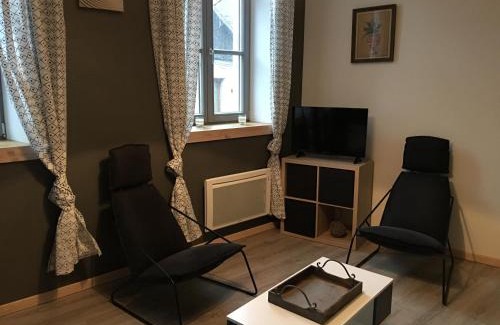 Givet Apartment | Appartement impeccable en centre ville