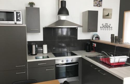 Givet Apartment | Appartement impeccable en centre ville