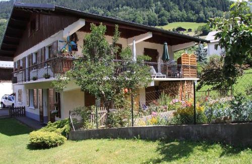 Areches Apartment | Appartement lumineux 75m² pour 4, coeur Arêches, terrasse, 2 chambres, parking privé, proche tout - FR-1-342-236