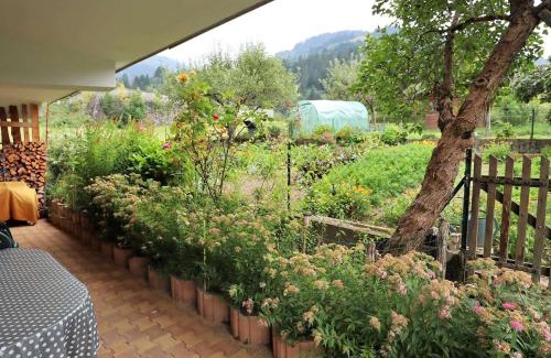 Areches Apartment | Appartement lumineux 75m² pour 4, coeur Arêches, terrasse, 2 chambres, parking privé, proche tout - FR-1-342-236