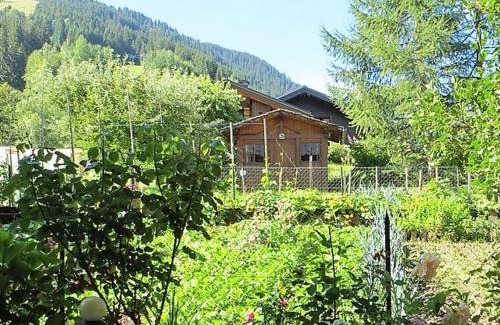 Areches Apartment | Appartement lumineux 75m² pour 4, coeur Arêches, terrasse, 2 chambres, parking privé, proche tout - FR-1-342-236