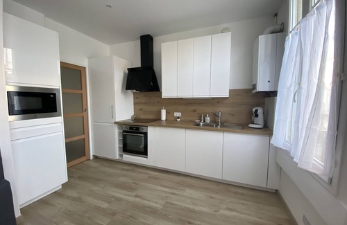 Troyes Apartment | Appartement Luxueux Rénové Avec Balcon & Garage