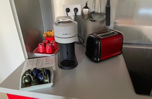 Toulon Apartment | Appartement mignon calme douillet ascenseur clim étage élevé proche parking et toutes commodités au coeur du Toulon historique