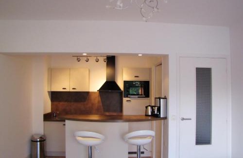 Cap-d'Antibes Apartment | Appartement moderne à Antibes - 50 m² - Vue sur jardin