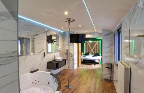 Saint-Chamond Apartment | Appartement moderne avec parking, wifi et climatisation - FR-1-496-269