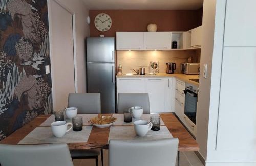 Pleneuf-Val-Andre Apartment | Appartement neuf classé, balcon et petite vue mer