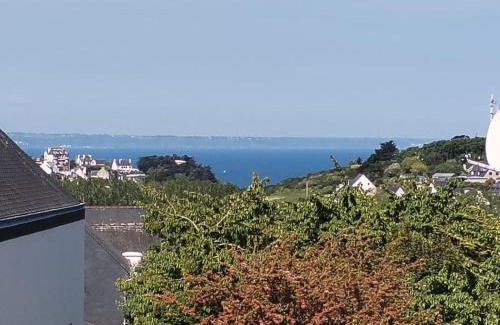Pleneuf-Val-Andre Apartment | Appartement neuf classé, balcon et petite vue mer