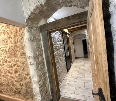 Groslee-Saint-Benoit House | Appartement privé avec piscine vue exceptionnelle sur l'eau
