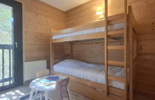 Pyrenees 2000 Apartment | Appartement rénové 3 pièces avec terrasse, casier à skis et parking privé à Bolquère - FR-1-592-40