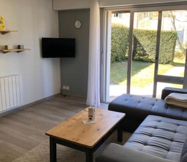 Le Palais Apartment | Appartement rénové en duplex à proximité du centre