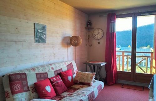 Villard-de-Lans Apartment | Appartement spacieux 2 pièces avec balcon au calme - 4 à 6 personnes, proche commodités - FR-1-761-35