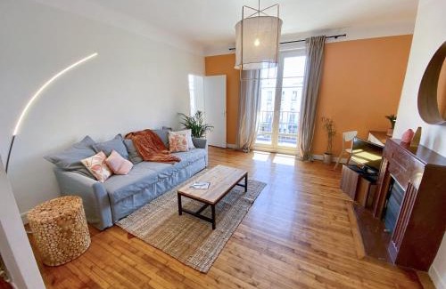 Rive Droite Apartment | Appartement spacieux avec balcon et parking