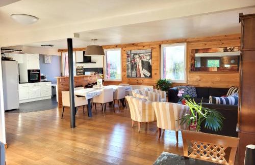 Mont-Saxonnex Apartment | Appartement spacieux avec vue sur les montagnes à Mont-Saxonnex