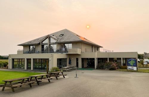 Plouarzel Apartment | Appartement T2 N5 calme et cosy sur un golf