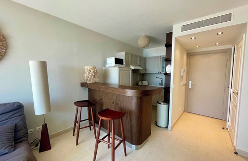 Bandol Apartment | Appartement T2, Vue Mer, Piscine, Clim, Parking