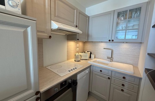 Bandol Apartment | Appartement T2, Vue Mer, Piscine, Clim, Parking