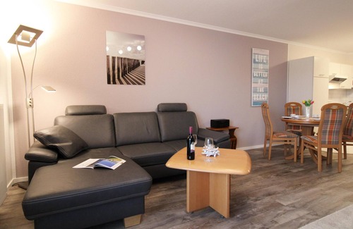 Kuehlungsborn Apartment | Appartementhaus Eichsfeldia apartment 7: modern 1-room apartment close to the beach (2 min.)