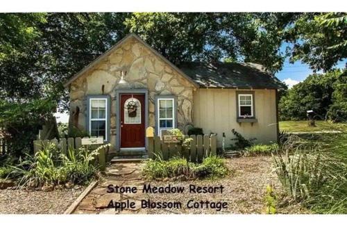 Eureka Springs Cottage | Apple Blossom Cottage