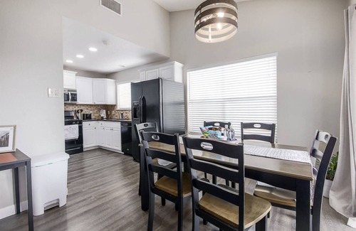 Milwood House | Apple Parmer – 3BR/2BA w/Walkable Dining & Parks