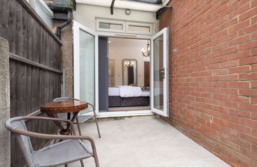 Valentines Apartment | Apple Tree House London 2